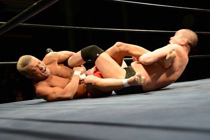 元MMA王者もエンタメ系レスラーも“UWF系”ルールで激闘　佐藤光留率いる『ハードヒット』の魅力 2枚目