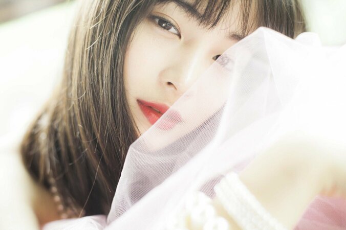 広瀬すず、セクシー赤リップ姿を披露　「大人メイク」にファン興奮 1枚目