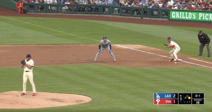 【写真・画像】どこに飛んだ…！？ 大谷翔平、“マン振り”弾丸ヒット「怖すぎる」 相手野手の横を“爆速通過”する高速ゴロ「速すぎて見えない」　1枚目