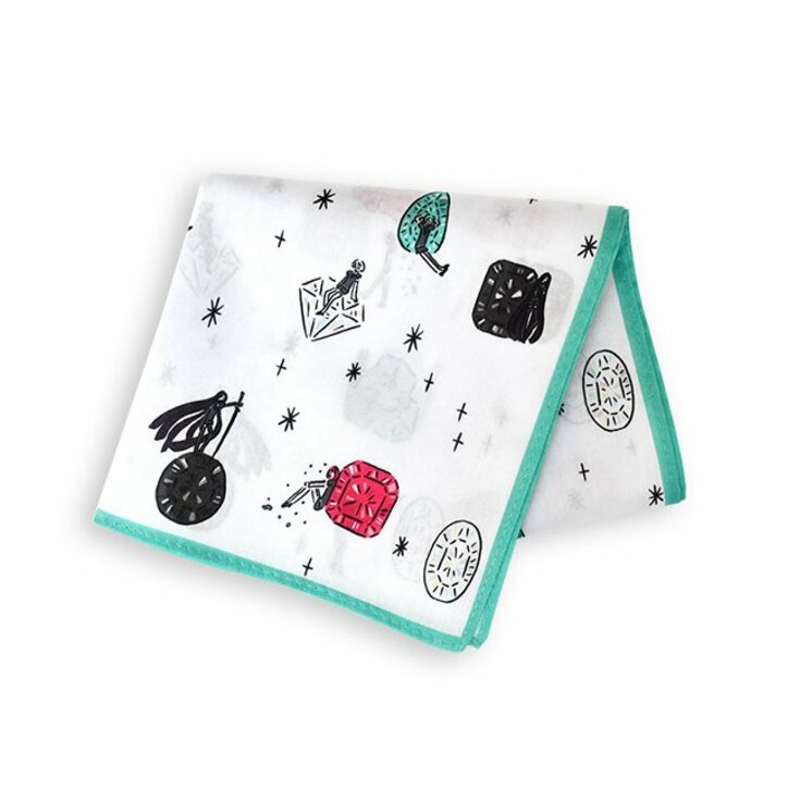 TVアニメ『宝石の国』イラストレーター鬼頭祈とのコラボグッズを発売 日本画の技法を活かした柄ワンピほか全5アイテムが登場