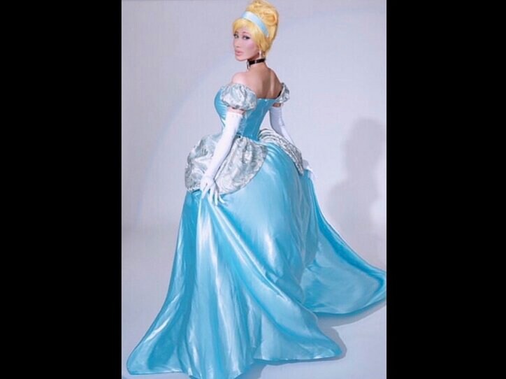 叶姉妹、プリンセスコス過去作を振り返る「ネガティブを跳ね飛ばして…」 ファンから「芯の強さが素敵」の声