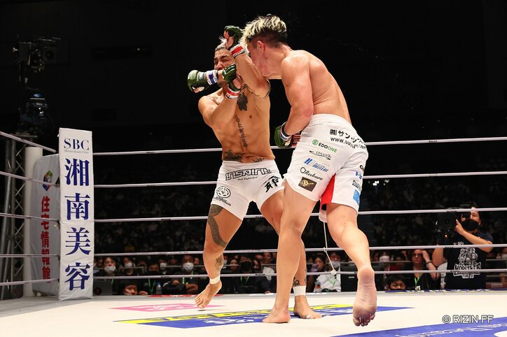 宇佐美正パトリック、RIZIN初陣で衝撃TKO 「本当に濃い半年間で…」試合後のマイクでは涙も