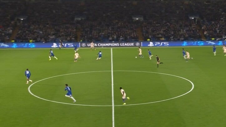 【映像】4人が囲む密集を突破した瞬間