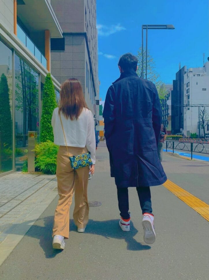 岩隈久志の妻、夫と長女の散歩中の姿をアプリで加工「素敵に仕上がりました」