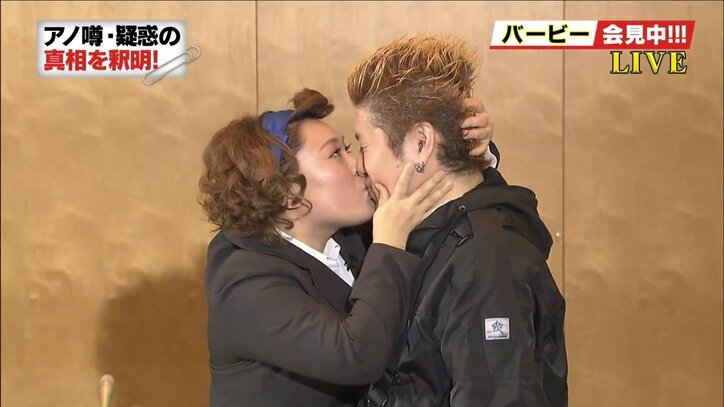 記者会見場、震撼　コロチキ・ナダルの『絶対にキスできるシステム』とは