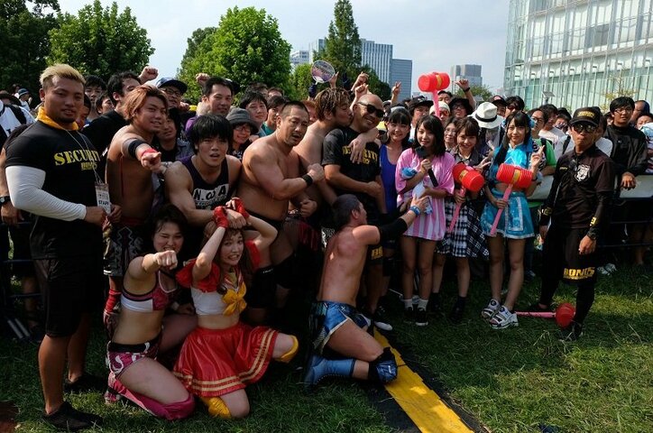 路上プロレス、世界最大のアイドルフェス・TIFに進出!レスラーとして帰還した“クビドル”伊藤麻希に新たな逸材・ハコムス我妻が猛攻!