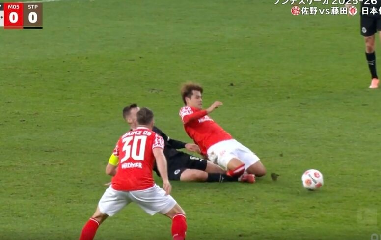 「ふざけるなよ！」佐野海舟、危険タックルで”異変”「これ悪質だろ」足首グネリ→ピッチ上で激痛悶絶…ファン悲鳴