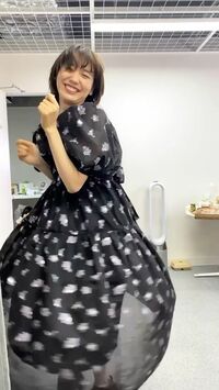 飯豊まりえ、ハイテンションで回転する動画を披露 「可愛すぎ」「ほんと背中綺麗」と称賛の声