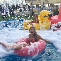 ゆきぽよ“泡パーティ”ではしゃぐ姿を公開し「素敵な笑顔すぎる」「めっちゃ楽しそう」の声