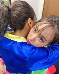 山田菜々と福本愛菜の“上目遣いハグショット”に称賛の声　「なにこのかわいい抱擁」「あいななやばいです」