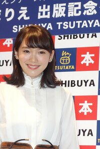 「えっ。こんなに脱いでるの?」飯豊まりえ、美しい下着姿を披露した初の写真集