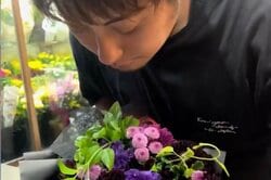 イケメンすぎる花屋（34）、SNSでバズり後の収入の変化を告白「繁忙期は…」