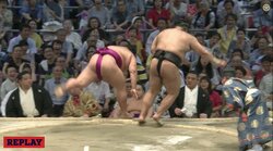 土俵際に魔物！　御嶽海が逆転負けで連勝は11でストップ　高安はカド番脱出