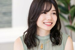 井岡一翔戦の“際どすぎるラウンドガール”がキックボクサーとカップルに！ 合コン中も「もっと話したい」とイチャイチャモード