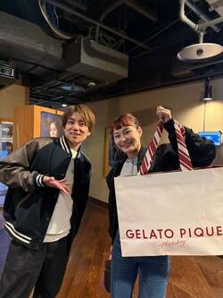 杉浦太陽、村上佳菜子の誕生日を祝福しプレゼント「あたたまってね～」 