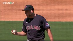 まさかの連続ボークにピッチャーも納得できない？1ヒット2ボークに内野ゴロで1点献上の珍事