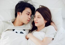 川島海荷、夫・中田圭祐とベッドでイチャイチャ腕枕！千鳥ノブ大興奮「これが見たいんです」『私たち結婚しました3』第1話