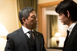 かたせ梨乃の靴踏みはアドリブだった、綾野剛が『ハゲタカ』第1部を総括