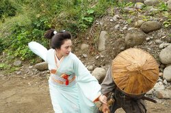 小松菜奈が着物姿で華麗に盗賊を撃退！本格アクションシーン解禁　映画『サムライマラソン』