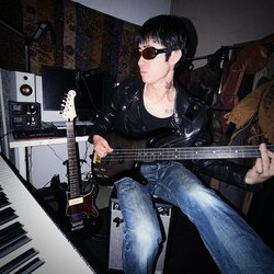 Eco Skinnyが新曲 "ルナティック・ハイウェイ・レディオ"をリリース。