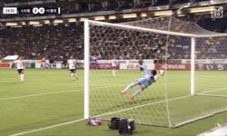 スタジアム震撼の神セーブ！「ブランドンやばいって」「発狂した」パリ五輪GKが脅威的反応で“連続シャットアウト”した瞬間