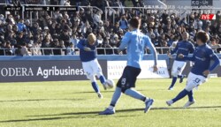 本田圭佑が“伝説の左足ミドルシュート”を炸裂→カメラマン直撃！「当てちゃったw」「大丈夫か？」「威力あるな！」スタジアム騒然