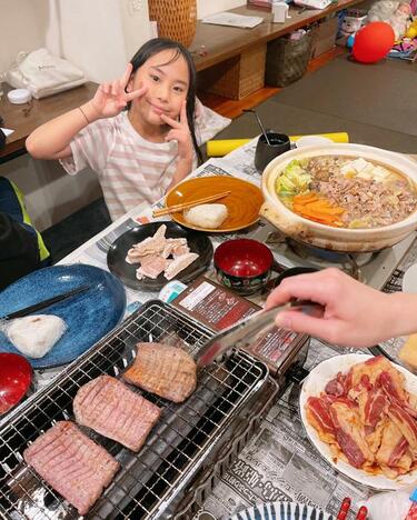 みきママ、1枚500円の牛タンを家族で堪能「1人2枚だって 