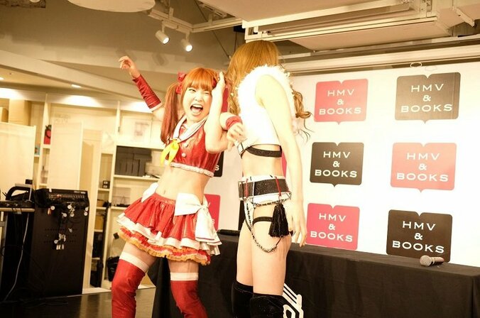 赤井沙希、伊藤麻希の「暴言」に激怒！記者会見で乱闘騒ぎに 2枚目