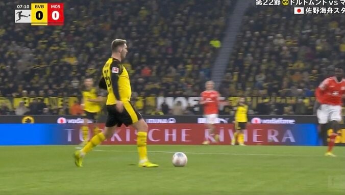 【写真・画像】「推進力エグい」佐野海舟、目を疑う“まさかの光景”「パワー！」「海舟最高だわ」ファウルでしか止められない“パワフルキャリー”　1枚目