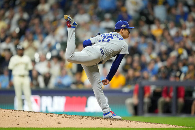 【写真・画像】なんで…！？ 山本由伸、意表を突いた“4球”「えげつない」打者が混乱したままマン振り三振「これは打てない」「精密機械すぎる」　1枚目