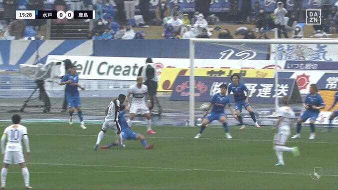 「優磨のリアクションじわる」鈴木優磨のチャンスメイクから波状攻撃も…まさかの展開で見せた一瞬の表情が話題「そりゃその顔なるわな」 3枚目