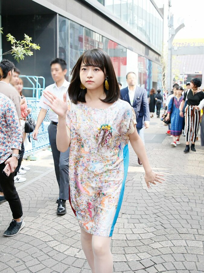 乃木坂46・伊藤万理華「緑の髪色にオンザ眉毛」大胆なイメチェン願望明かす 2枚目