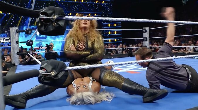 ナイアがお尻からドスン！