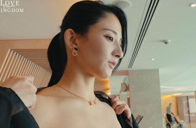 【写真・画像】「エロくない？」1番モテる極上ボディの美女、ギリギリすぎるビキニ姿に男性たちが大興奮　1枚目