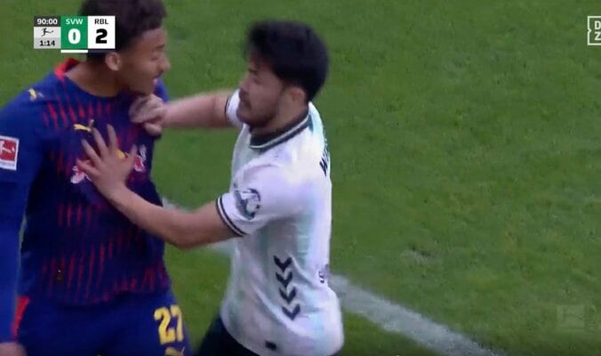 【写真・画像】「そらキレる」「審判が心配」荒れ試合で物議を醸す“疑惑の判定”シーン「ヤバいだろ」痛恨PK献上→指揮官ブチギレ！　1枚目