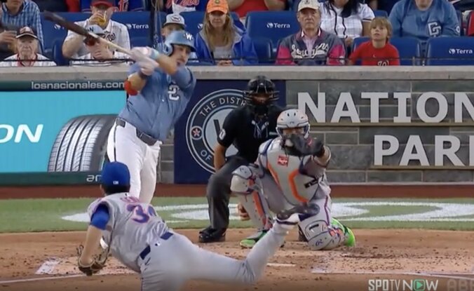 【写真・画像】どうした…？ 千賀滉大の魔球で“まさかの珍光景”「すげえw」「やりすぎw」 変化球が急激に落ちすぎて捕手が見失う「わかってても捕れないｗ」　1枚目