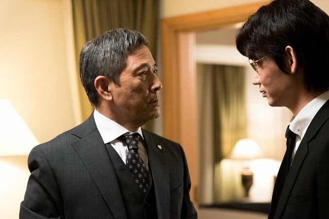 かたせ梨乃の靴踏みはアドリブだった、綾野剛が『ハゲタカ』第1部を総括 1枚目