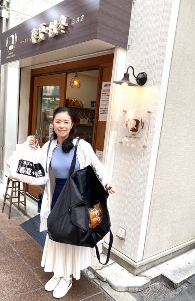  藤あや子、大好きな店で5斤も購入した品「宅急便屋さんで箱詰めして送りました」  1枚目