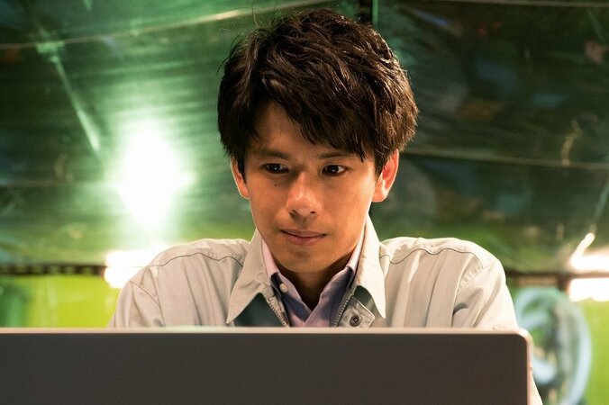 ハリウッド“鮮烈デビュー”の森崎ウィン、『ハゲタカ』で久々の地上波に出演 2枚目