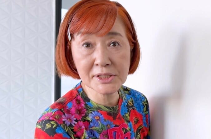 【写真・画像】NYで超セレブ生活を送る松居一代「パワーをつけている」敗れた靴下で大豪邸を掃除　1枚目