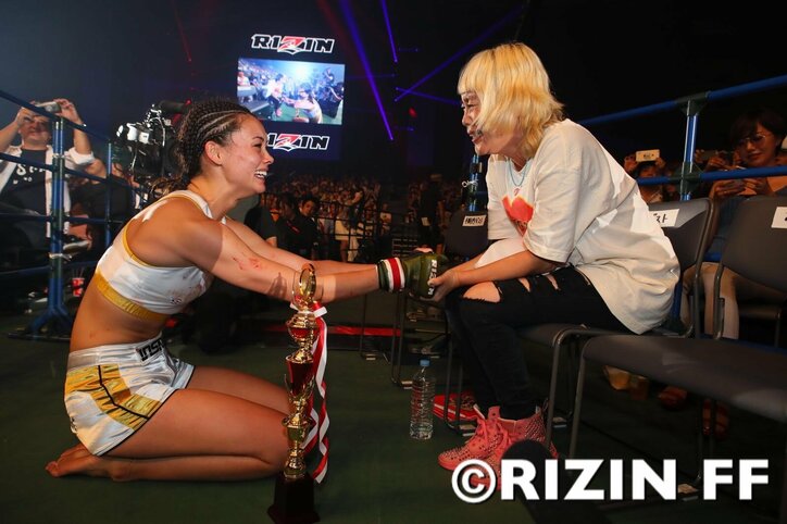 RIZIN名物になるか？野沢直子との“親子劇場”　真珠・野沢オークライヤー、デビュー戦完勝！