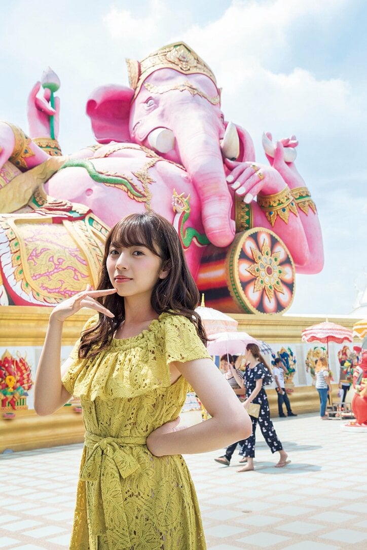 乃木坂46新内眞衣、素の表情を詰め込んだ初のソロ写真集は「100点」の仕上がり