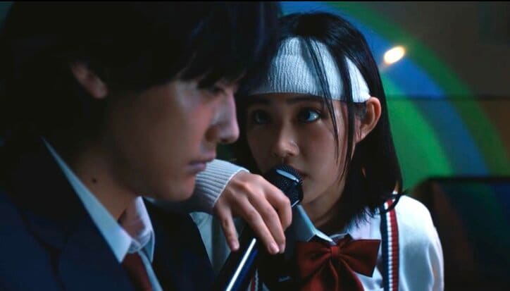 下着姿でまたがり、きわどい写真を撮影「浮気したらSNSにのっけるから」既成事実を無理やり作る女子高生が怖すぎる『泥濘の食卓』