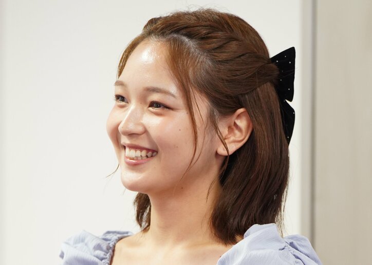 【写真・画像】福留光帆、美ボディあらわなカレンダーを千鳥・ノブにプレゼント「あらら～」　1枚目