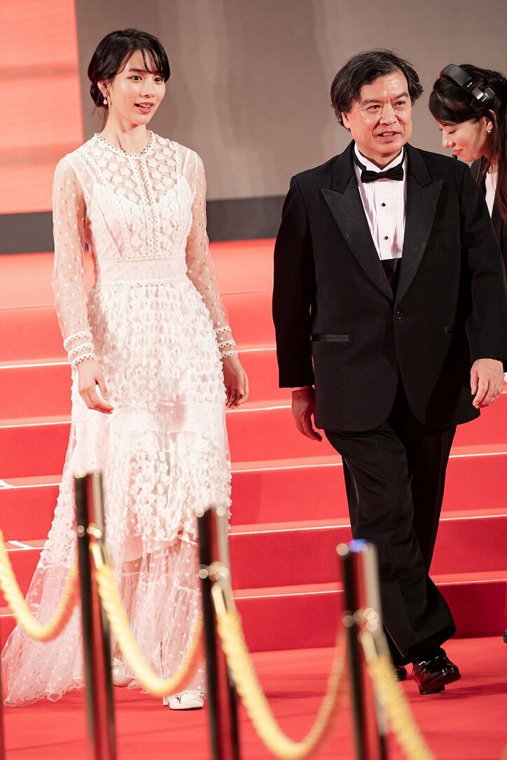のん、純白のシースルードレスで観客を魅了！東京国際映画祭に登場
