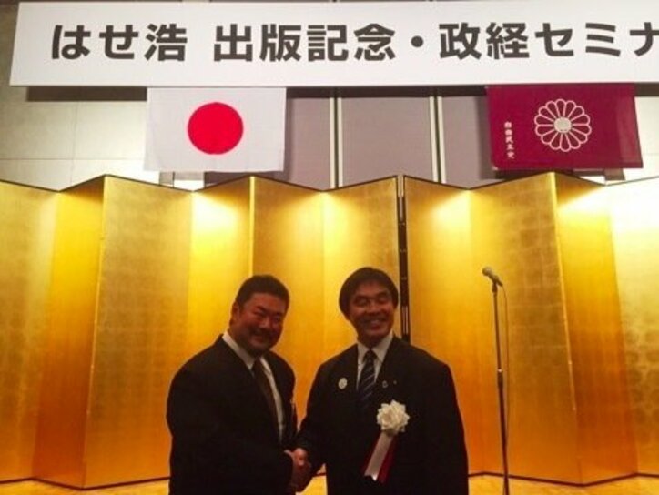 佐々木健介、アントニオ猪木・小橋・馳らと“屈強すぎる記念撮影”