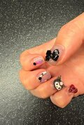 小原正子、サンリオの人気キャラクターをあしらったネイルを披露「ひっさしぶりに ゴテゴテネイル」