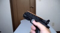 【映像】標的が光る“マガジン式”連射ゴム銃