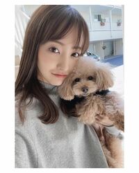 板野友美、愛犬とのキュートな2ショット公開 「可愛すぎて眩しい」「癒やされる」の声