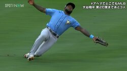 まるでブレイクダンスな超美技！ ゴールドグラバーが魅せたアクロバティックなプレーにファン興奮